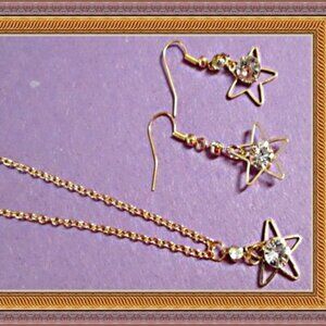 Gold Tone Star With Clear Crystals Dangle Earring & Necklace Jewelry Set